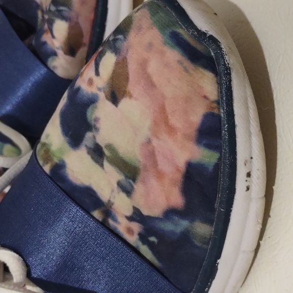 ShoeDazzle blue and pink floral shoe sneaker size 6.5 women flowers - Picture 3 of 11